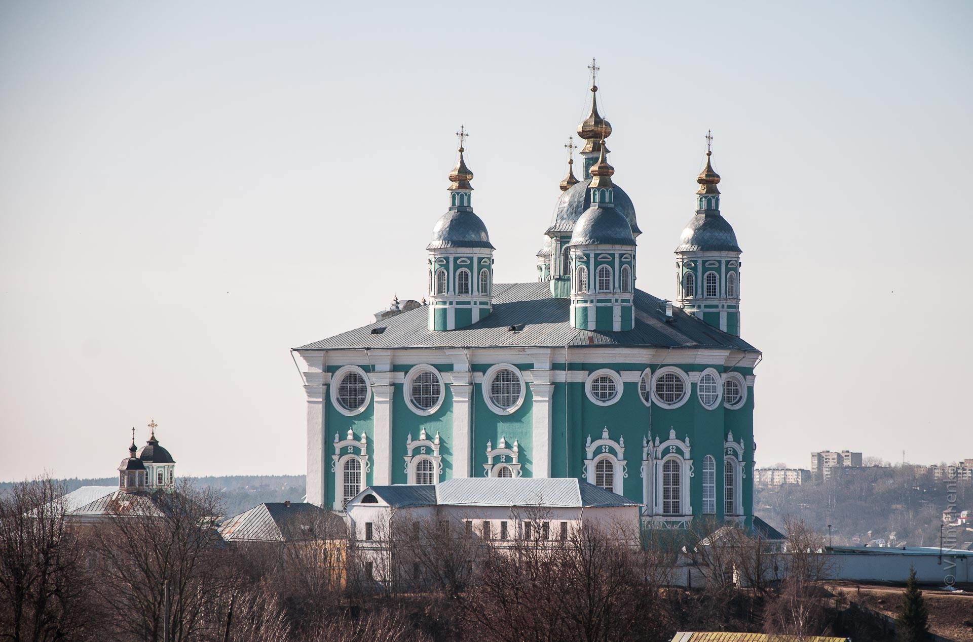 Успенский собор Смоленск с крепостной стеной