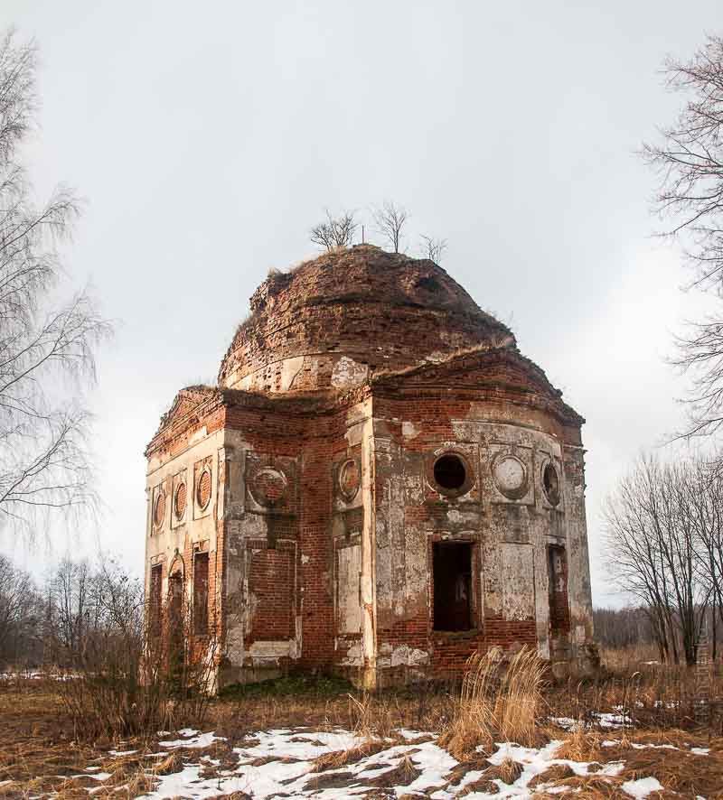 Заброшенная церковь в районе Хиславичей