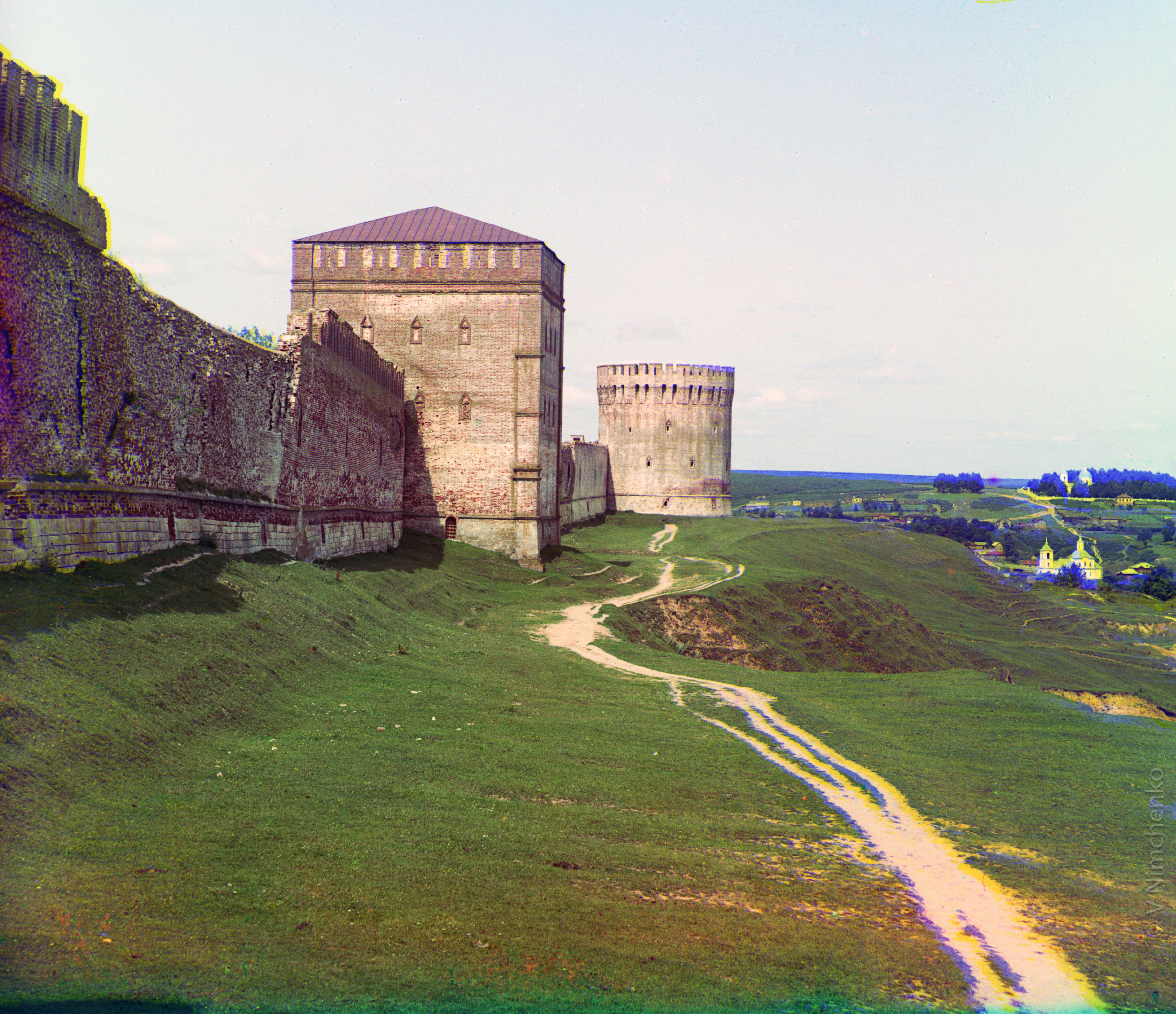 Большое фото смоленской крепостной стены 