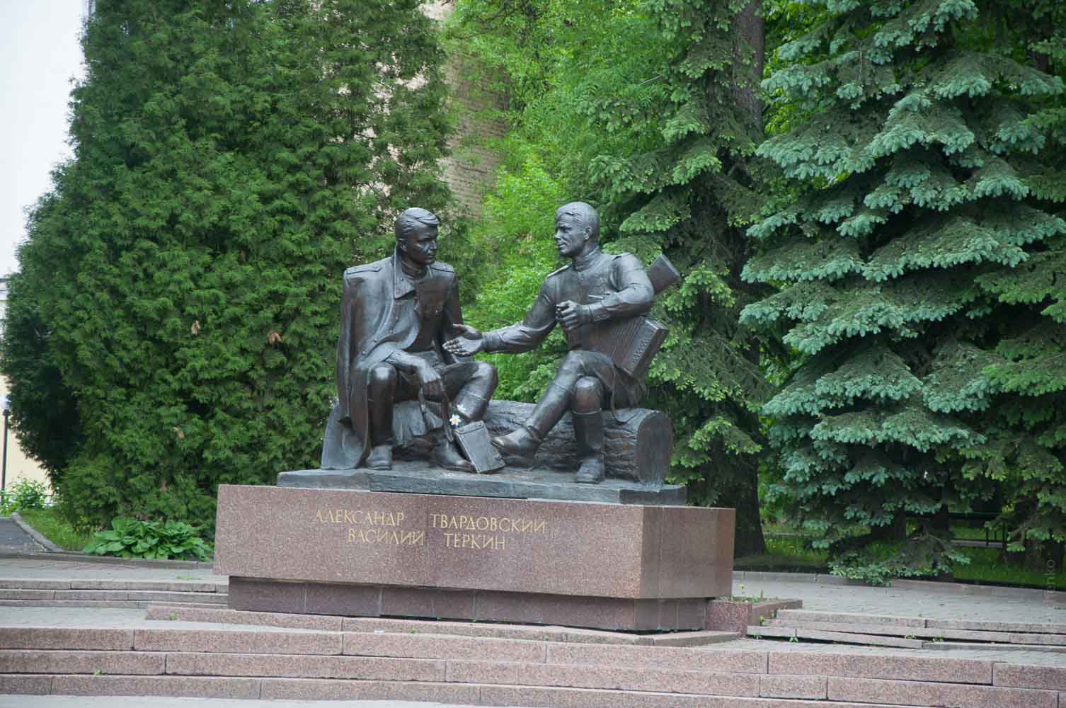 Памятник Василию Тёркину в Смоленске.